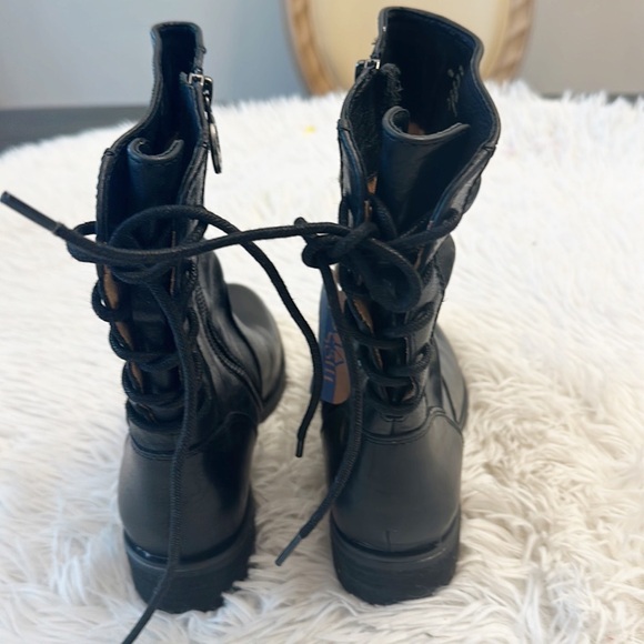 NEW $190 SOFFT Sharnell Black Leather Slouch Lace up low heel boots women size 6 - Picture 7 of 8